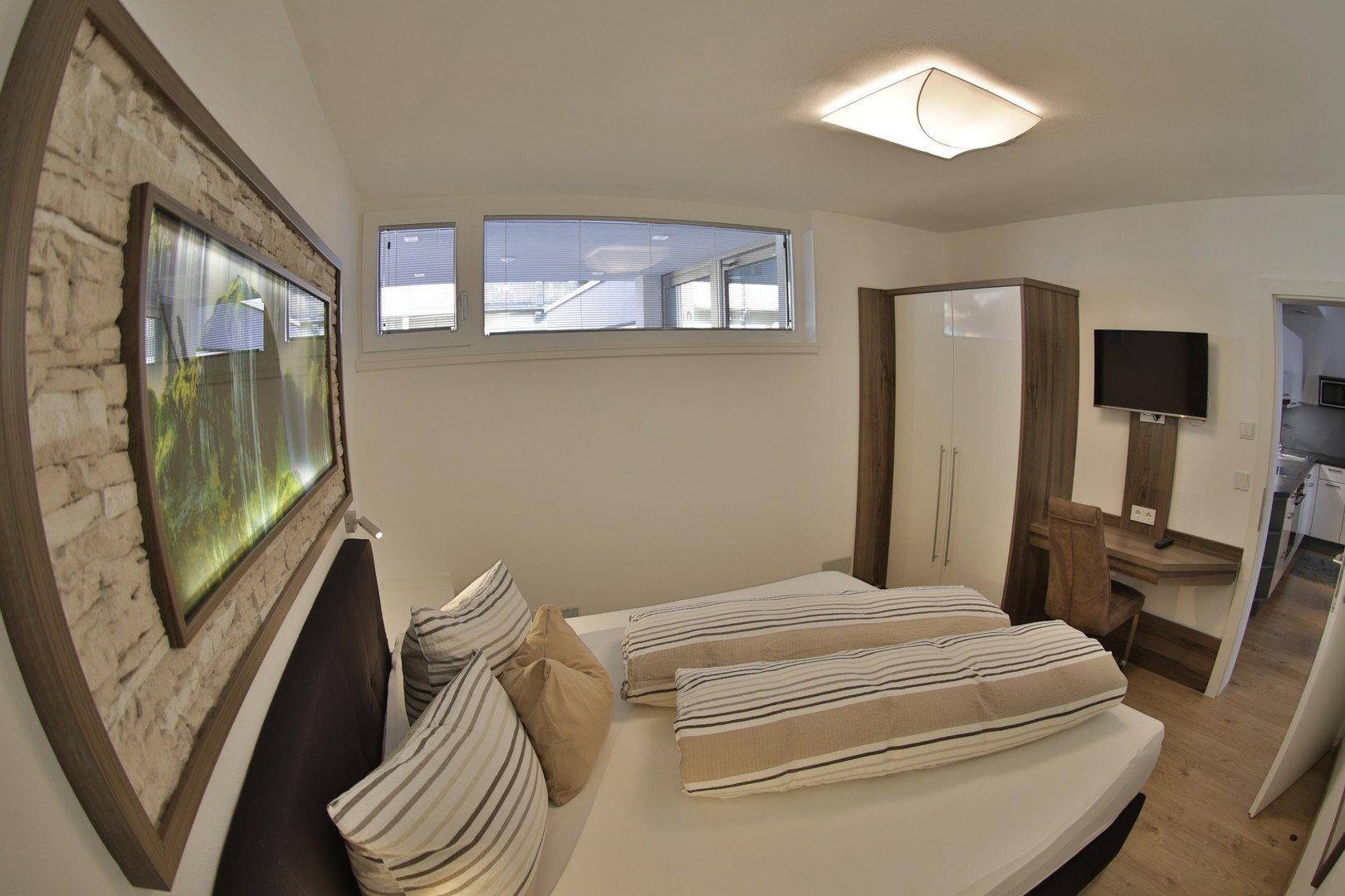 Schlafzimmer 1