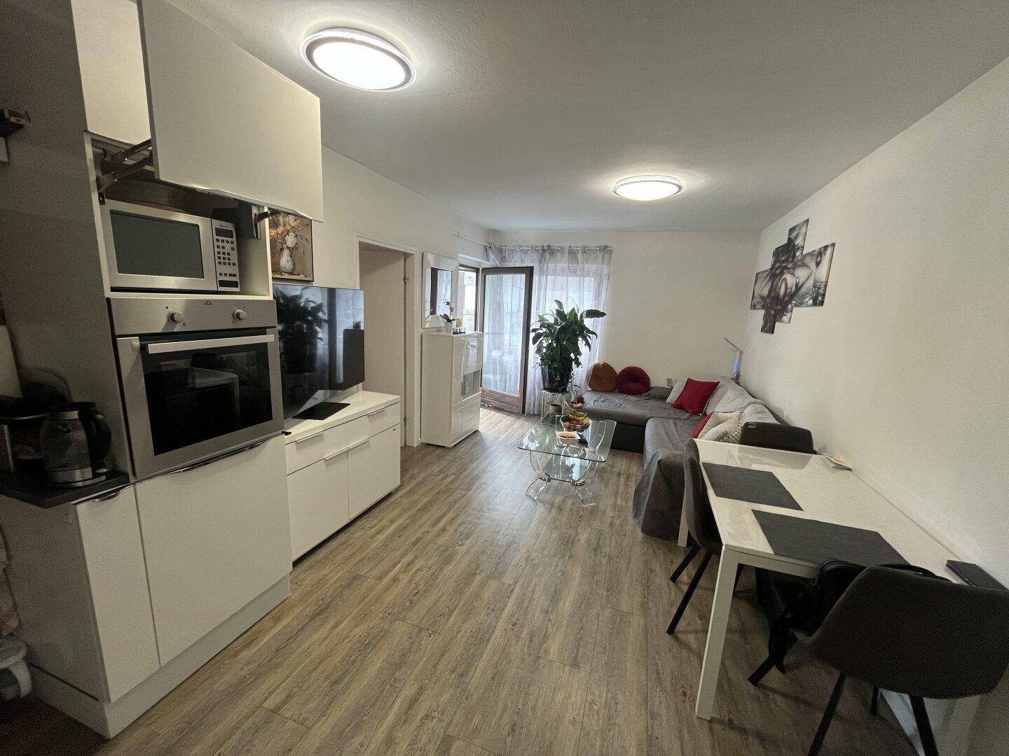 Wohn-Esszimmer mit Küche