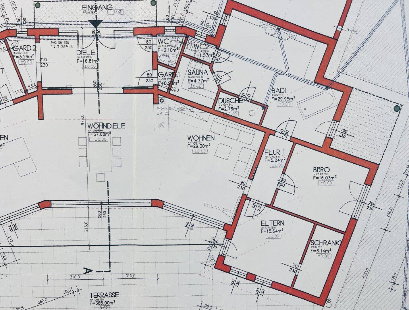 Ausschnitt des Grundrisses mit Wohnzimmer, Büro, Schlafzimmer, Sauna und Zugang zur Terrasse.