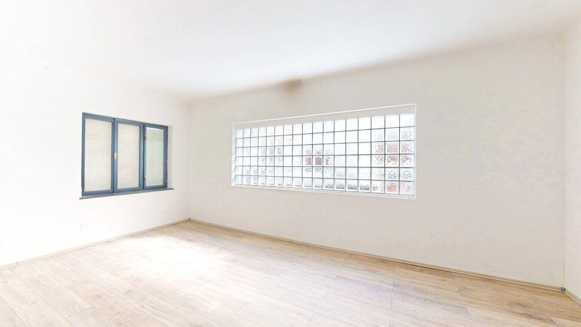 Büro 2 in Gewerbehalle