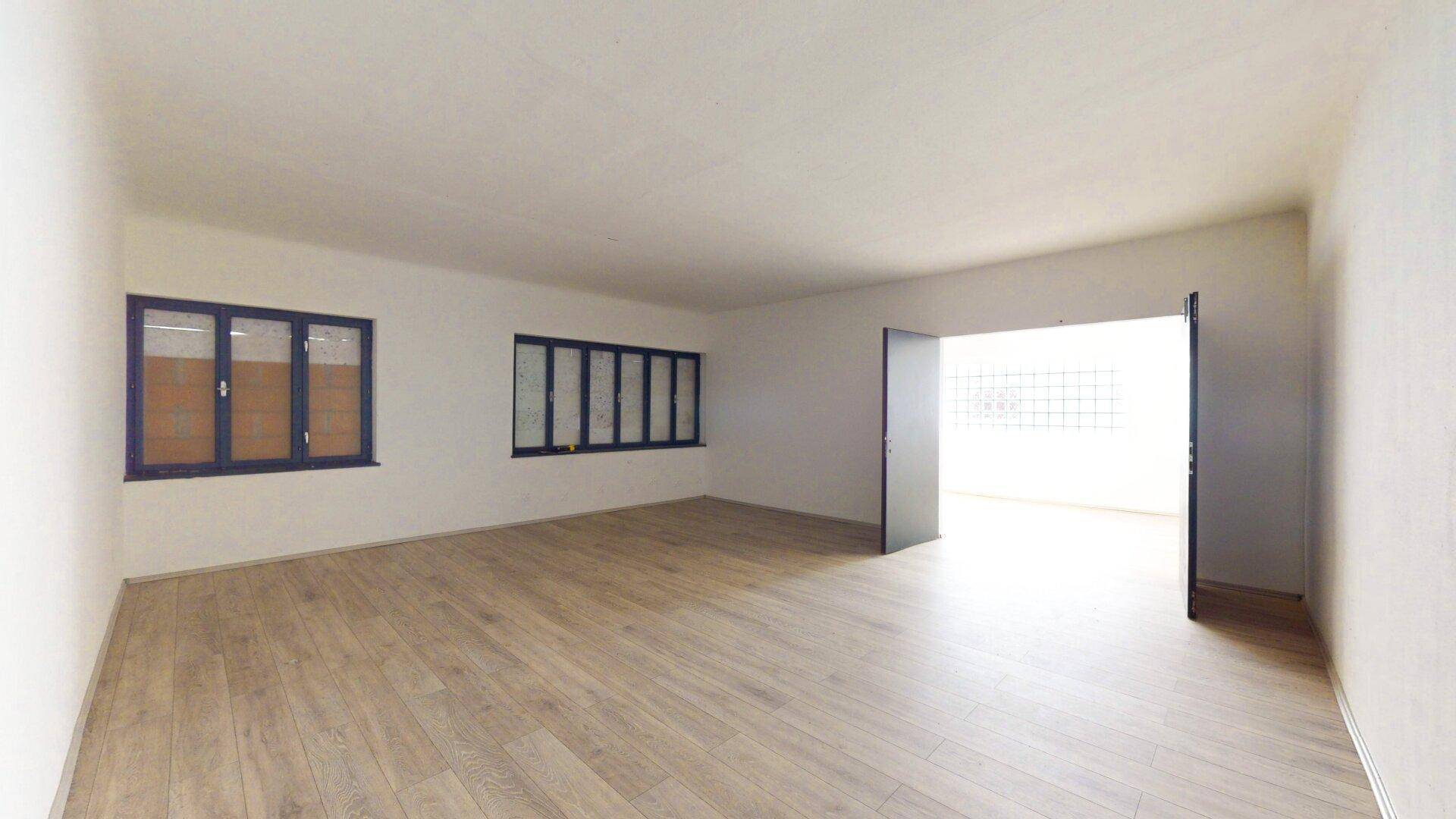 Büro 1 in Gewerbehalle