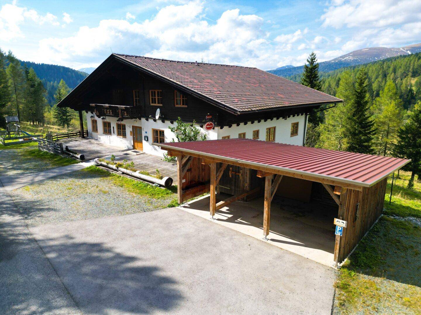 Luftbild Haus und Carport