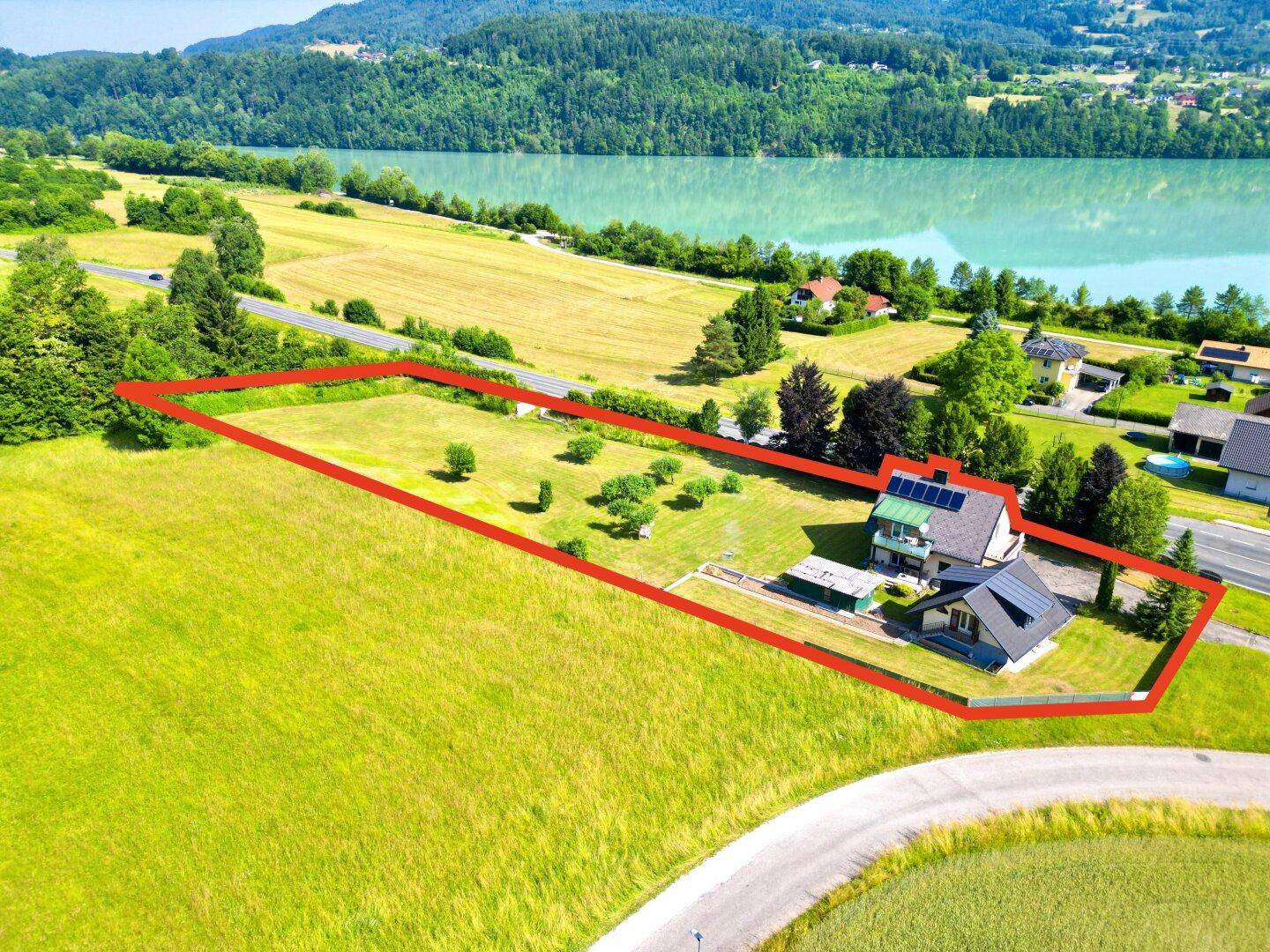 Luftbild mit eingezeichnetem Grundstück
