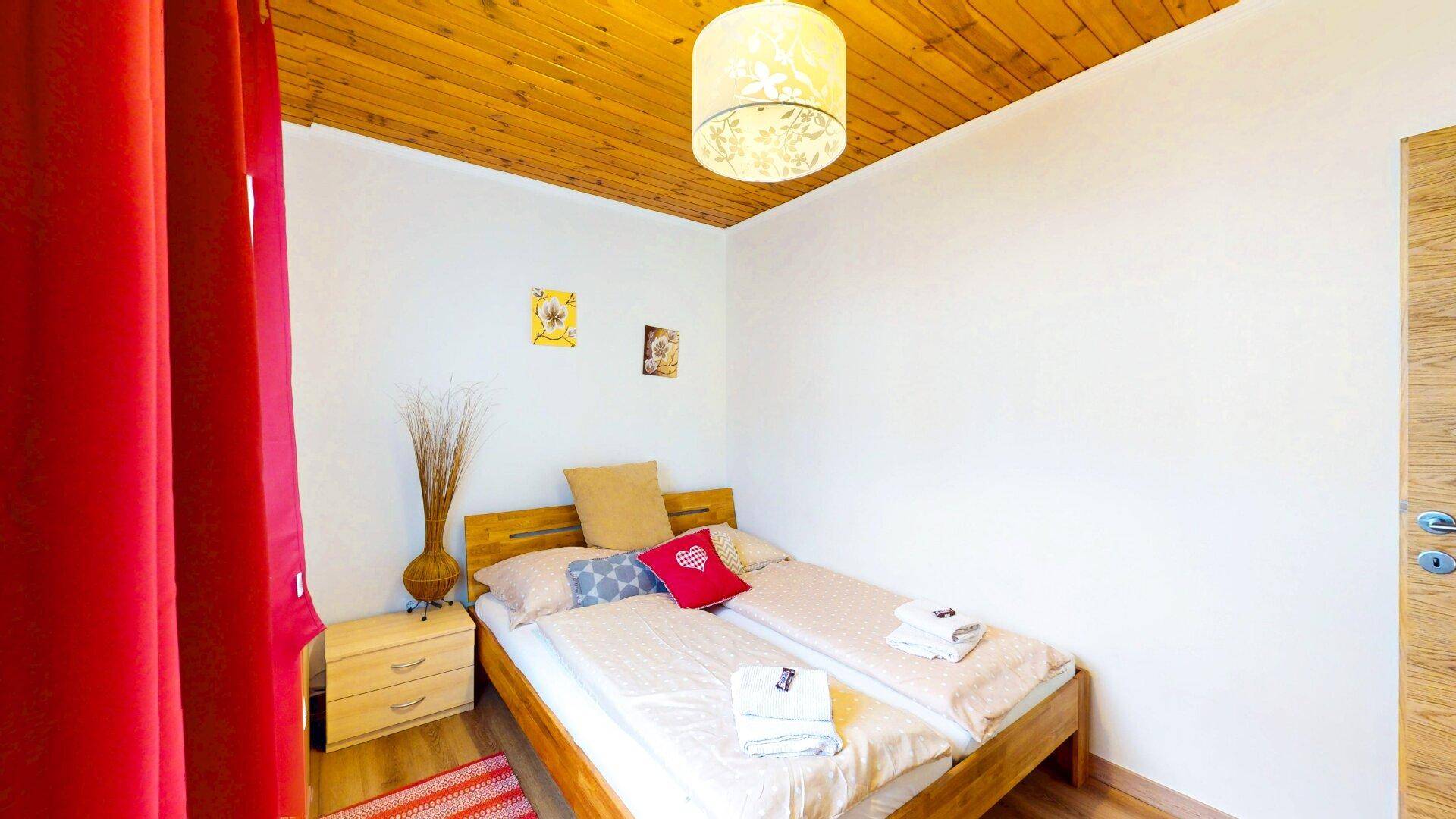 Schlafzimmer 1