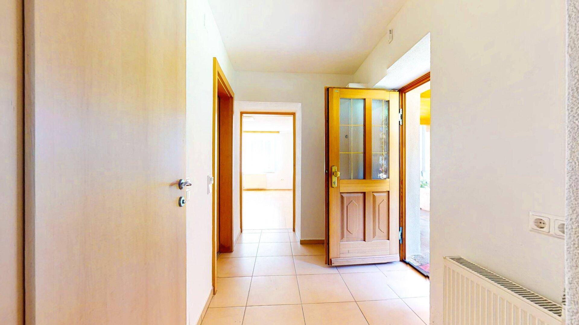 Flur/Eingangsbereich Wohnung EG rechts
