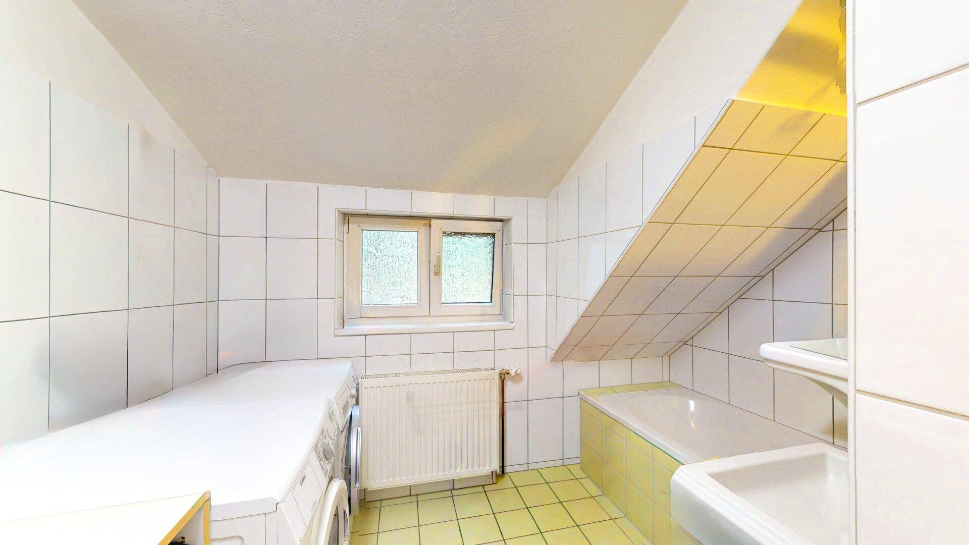 Badezimmer Wohnung DG