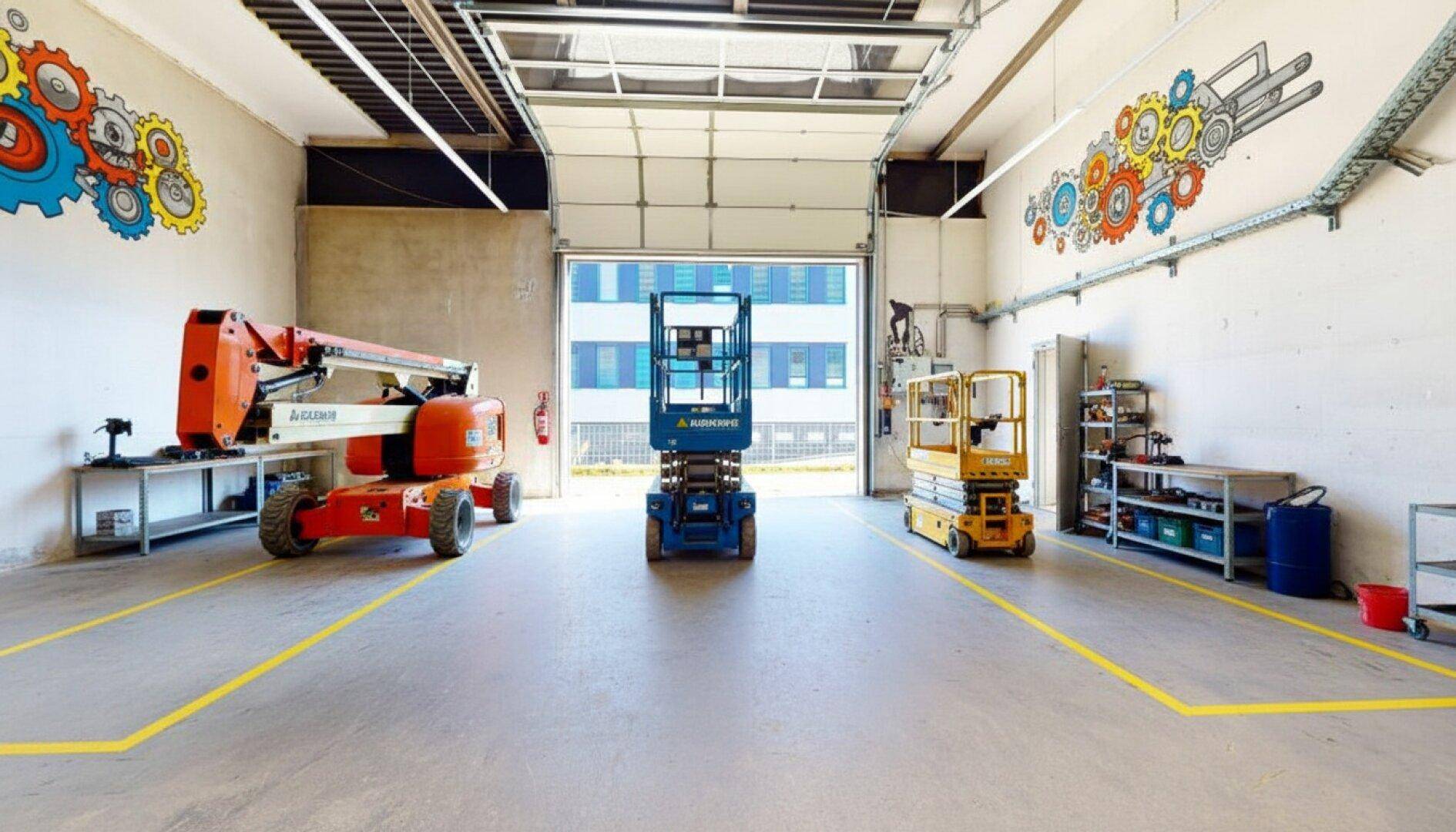 Werkstattbereich mit verschiedenen Hebebühnen, Werkbänken und farbenfrohen Zahnrad-Wanddekorationen.
