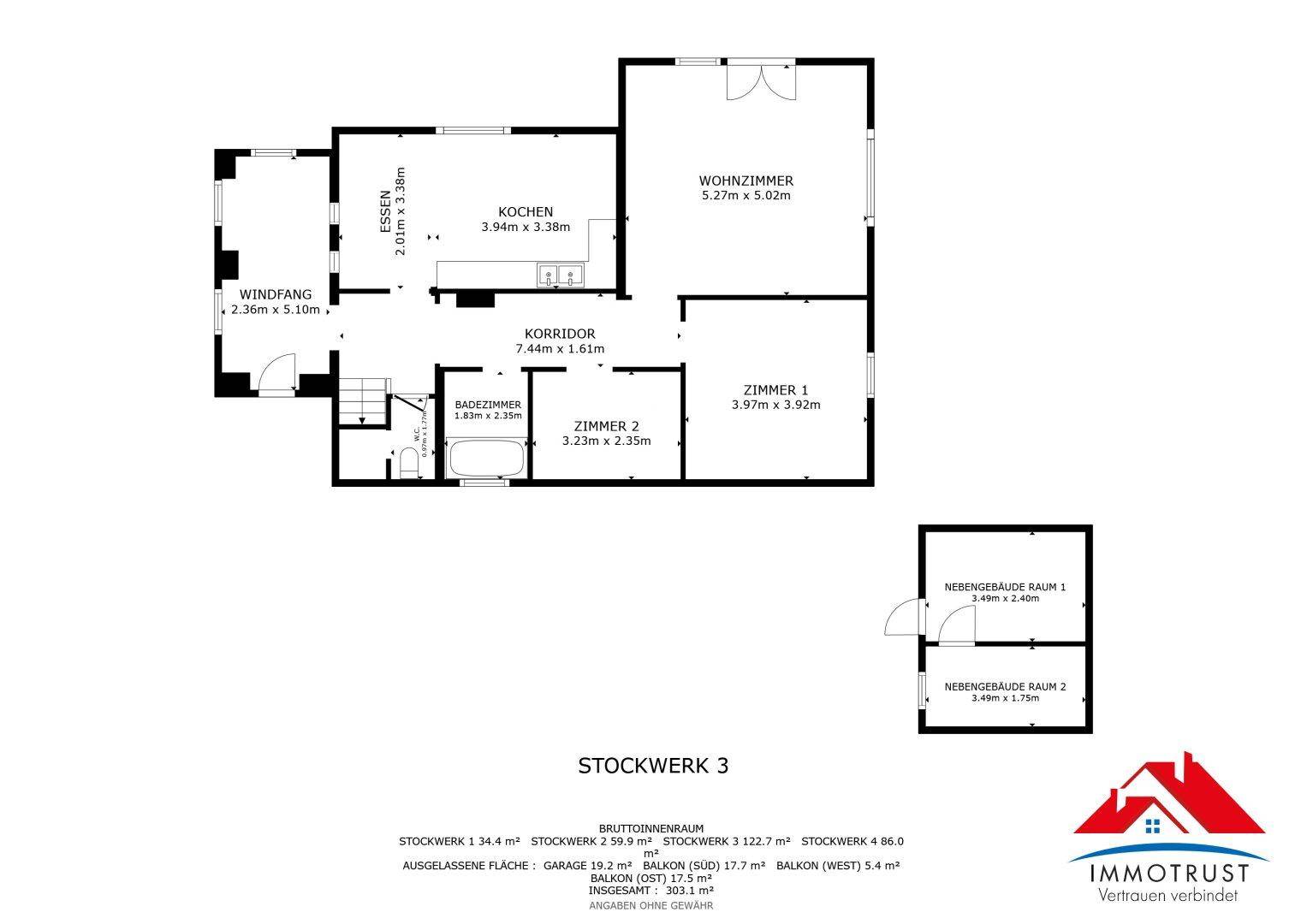 Grundriss des Erdgeschosses mit Wohnzimmer, Küche, Essbereich und zwei Nebengebäuden.