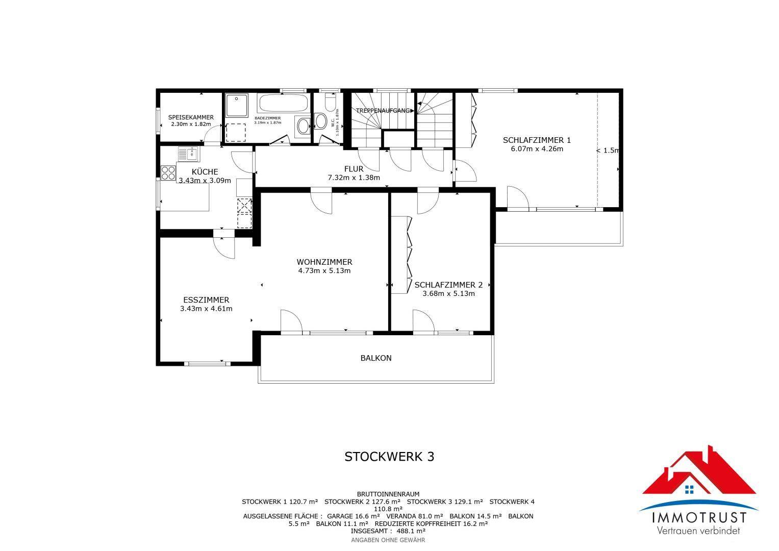 Grundriss des dritten Stockwerks mit Wohnzimmer, Esszimmer, Küche, zwei Schlafzimmern und Balkon.