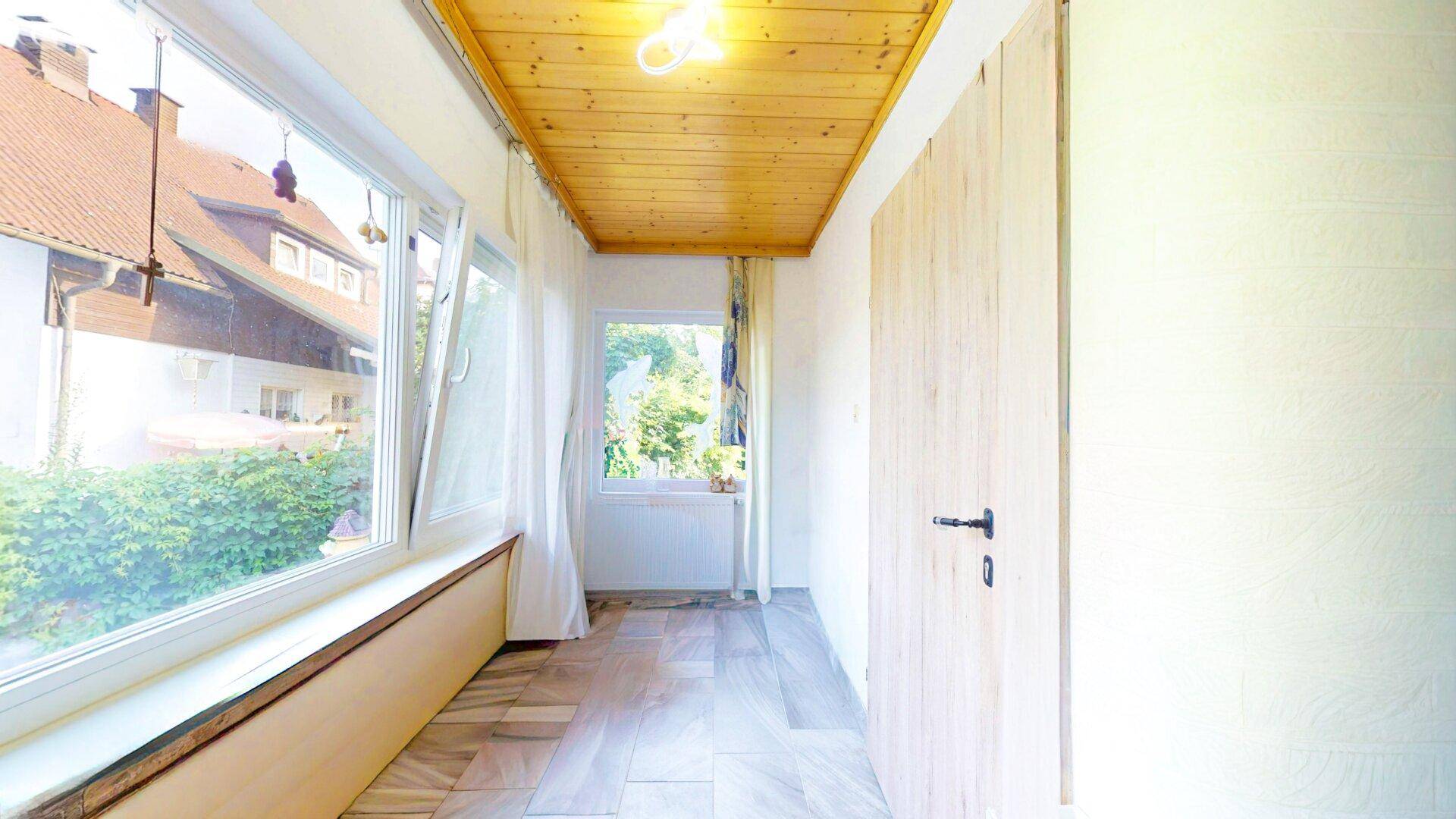 Modern saniertes Einfamilienhaus auf 1.347 m² Grundstück, Garage, Nebengebäude, Viel Platz in Klagenfurt! - Ansicht 2