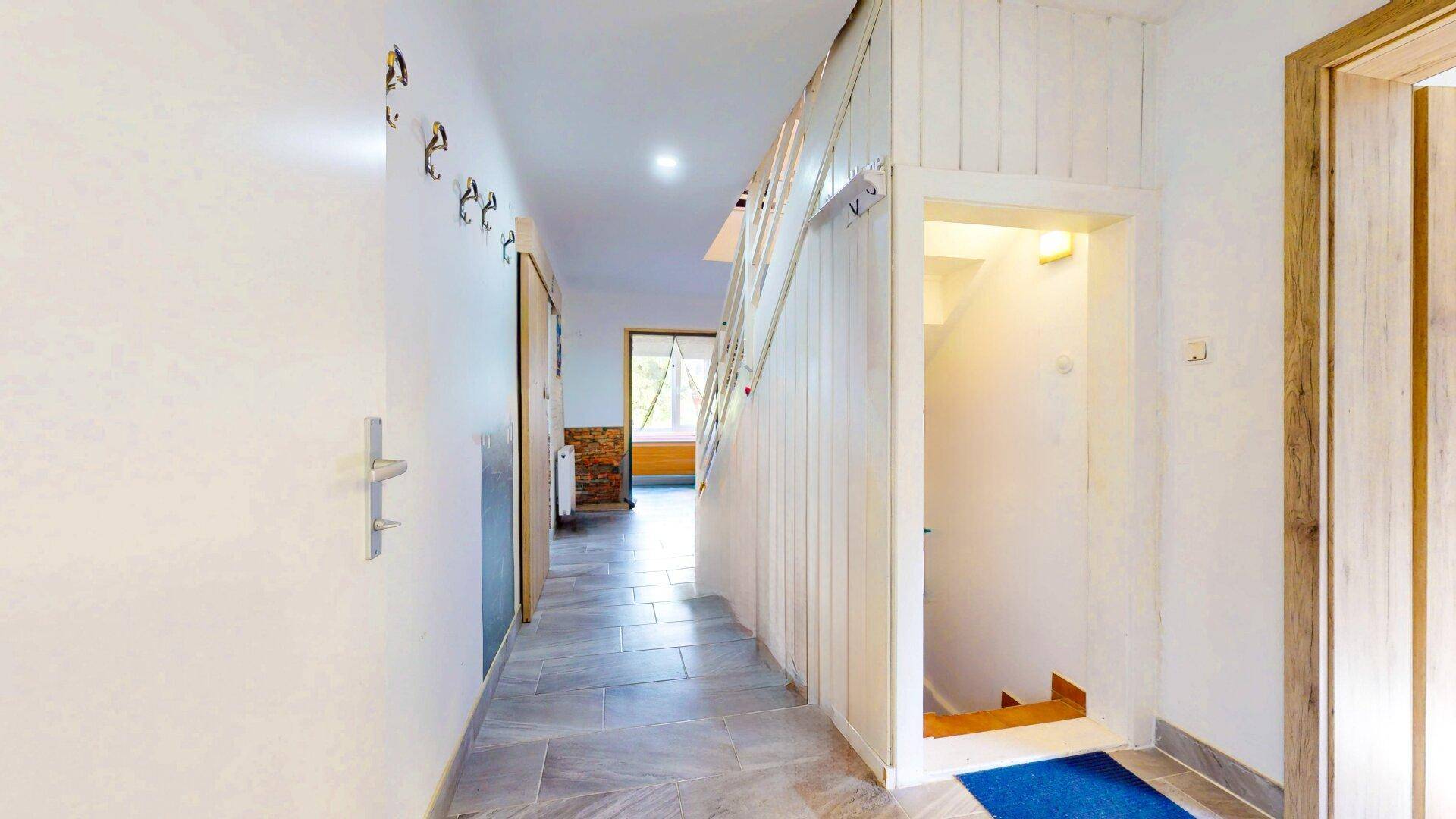 Modern saniertes Einfamilienhaus auf 1.347 m² Grundstück, Garage, Nebengebäude, Viel Platz in Klagenfurt! - Ansicht 3