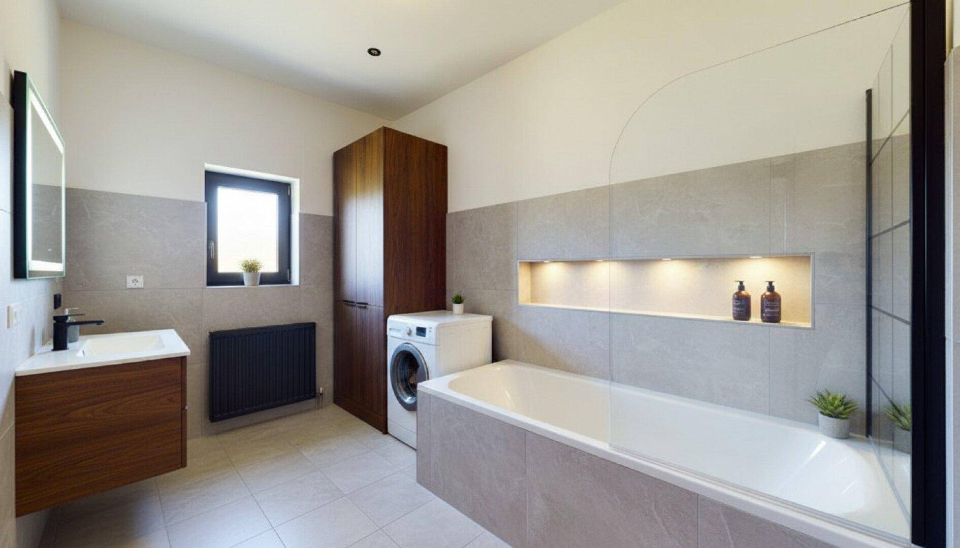 Geräumiges Badezimmer mit Badewanne, Dusche, Waschmaschine und Fenster für natürliche Belüftung.