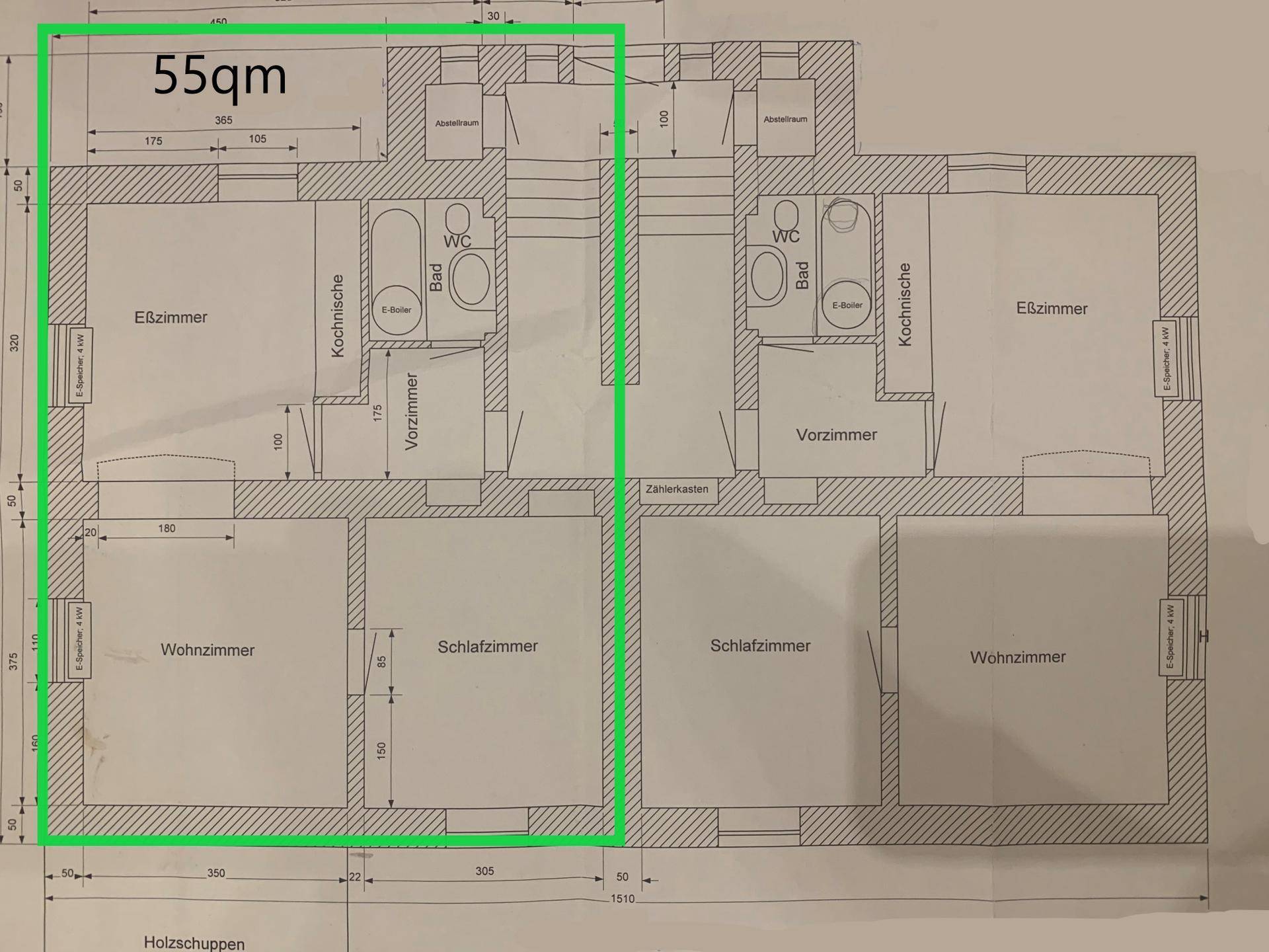 Grundrissplan zeigt die Aufteilung einer Wohnung mit mehreren Zimmern und Bädern.