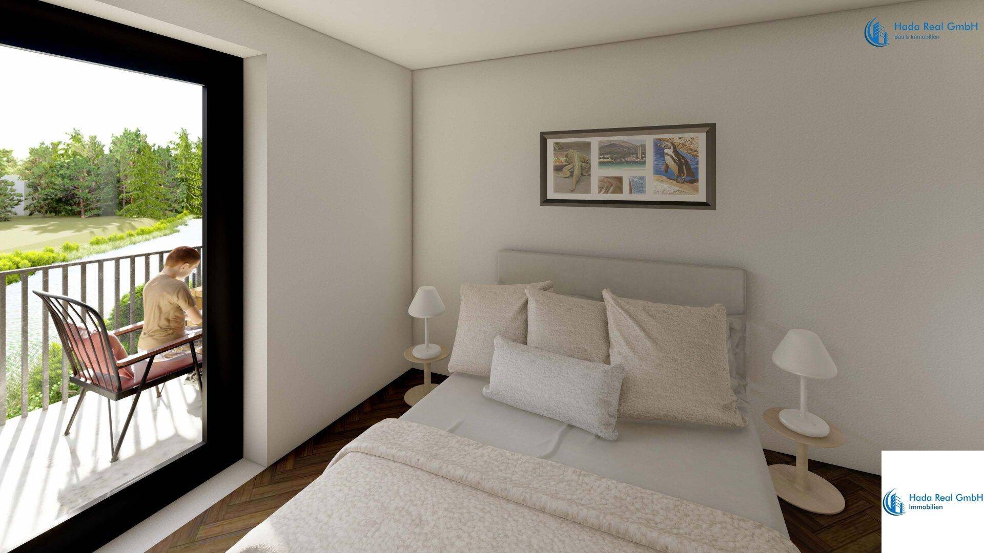 Helles Schlafzimmer mit Doppelbett, Nachttischen und direktem Zugang zu einem Balkon.