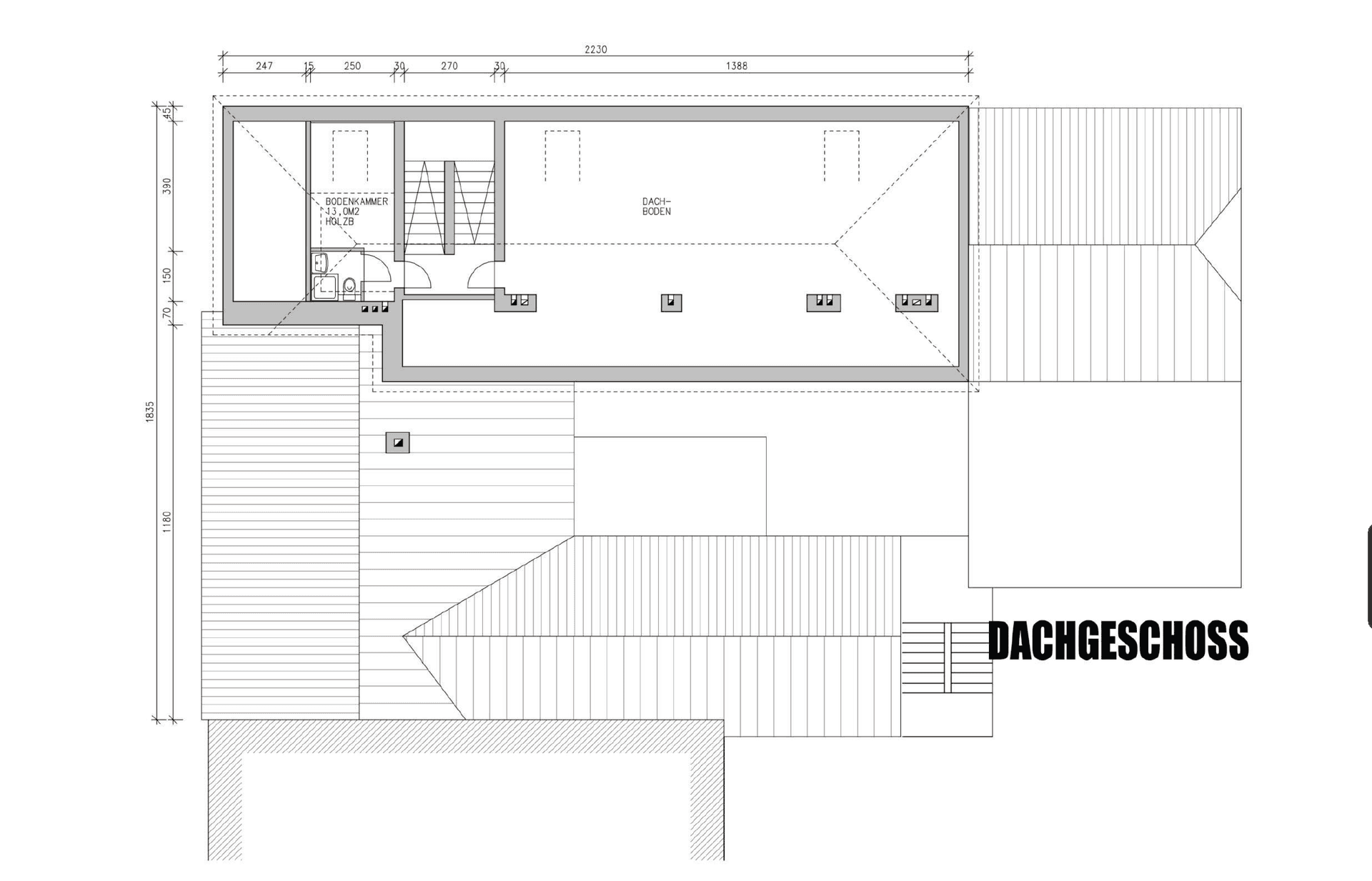 Grundriss des Dachgeschosses mit Abstellraum und separatem WC, gekennzeichnet durch Dachschrägen.
