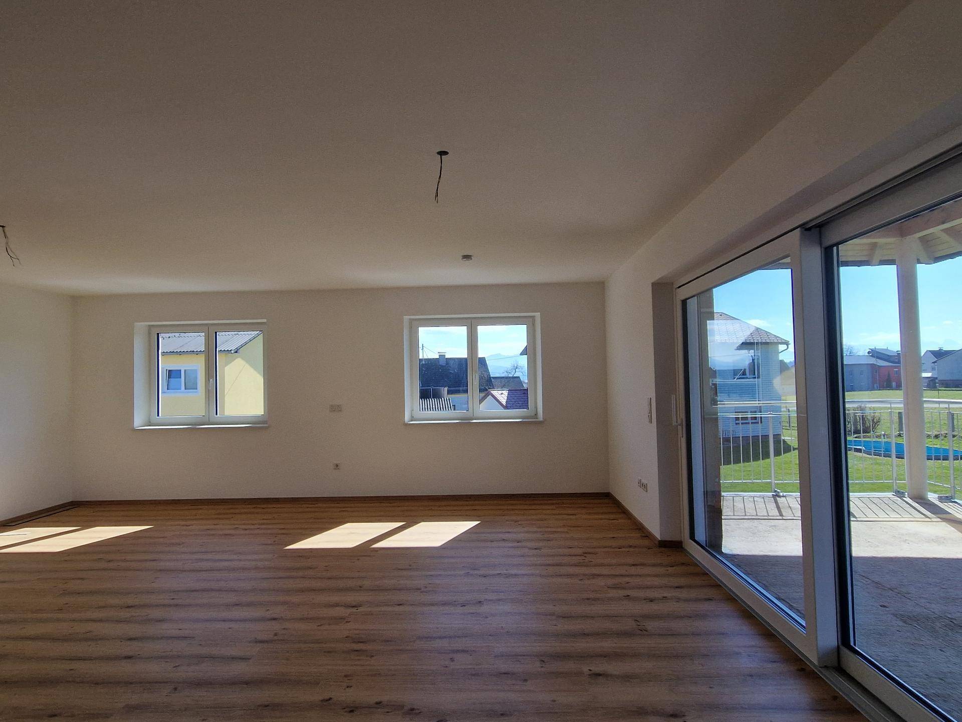Wohnen und Arbeiten unter einem Dach - exklusiver Neubau-Wohntraum mit Garten – pohled 4