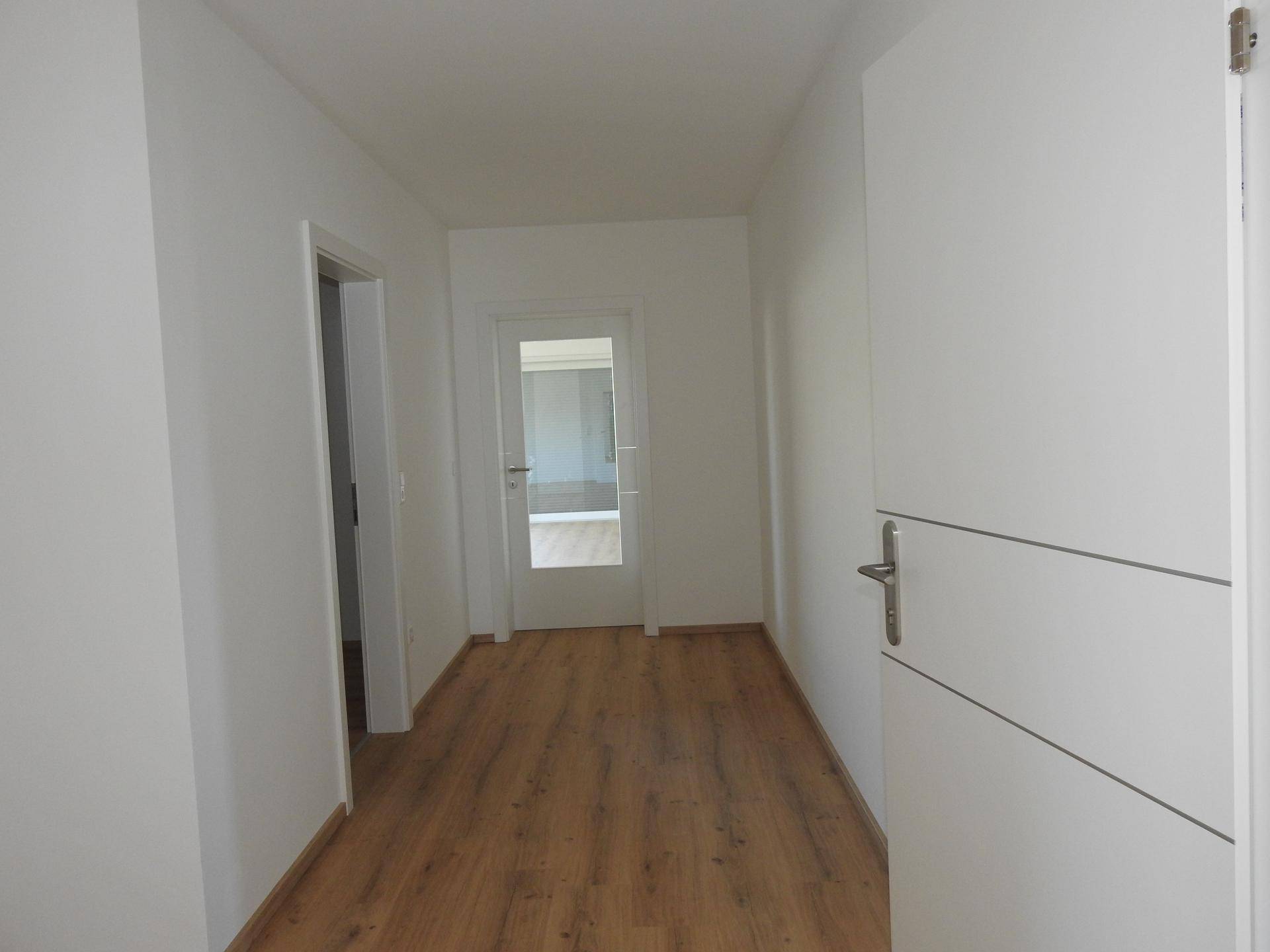 Wohnen und Arbeiten unter einem Dach - exklusiver Neubau-Wohntraum mit Garten – pohled 6