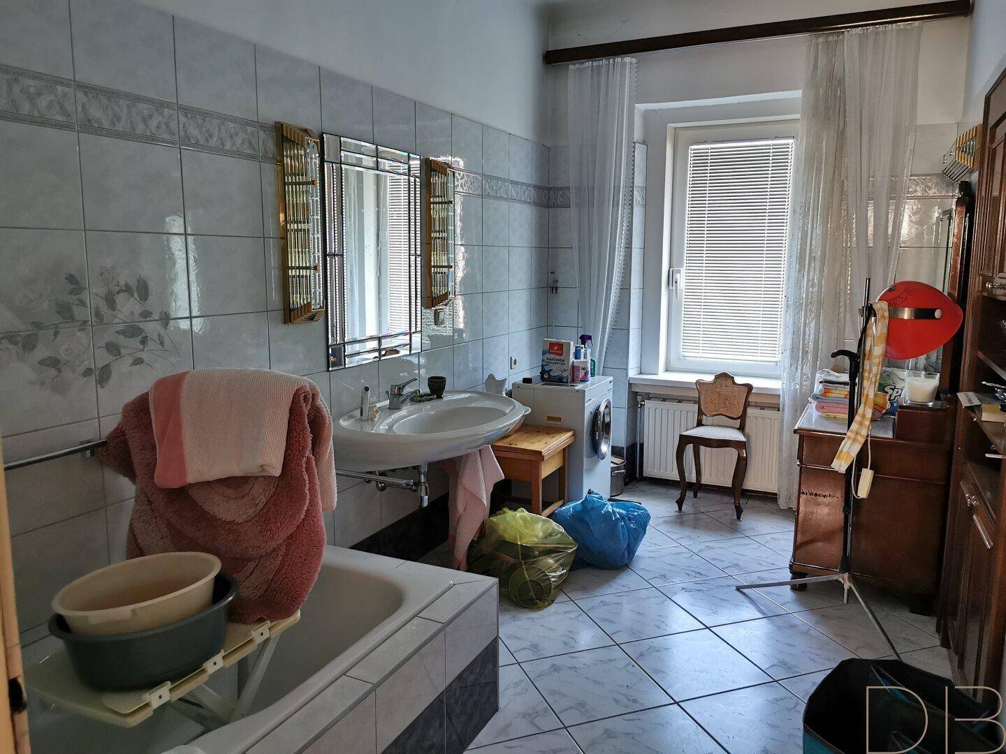Badezimmer (Haus wird noch ausgeräumt!)