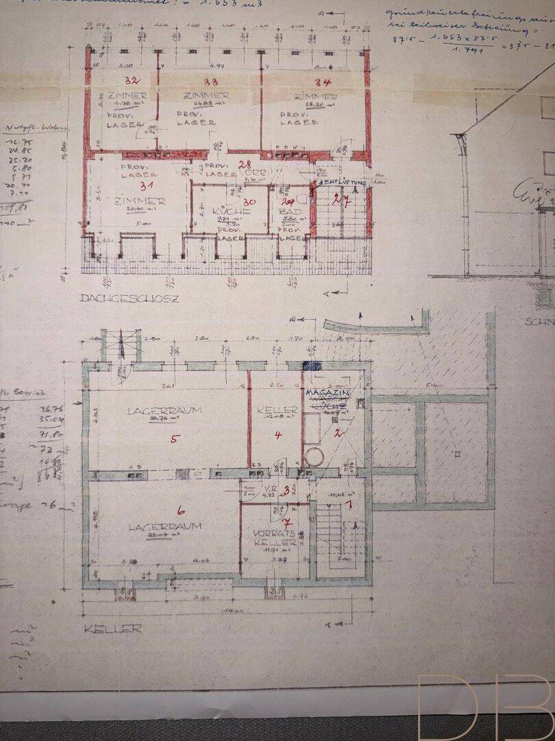 Detaillierte handgezeichnete Grundrisse für Dachgeschoss und Keller, mit Lagerbereichen.