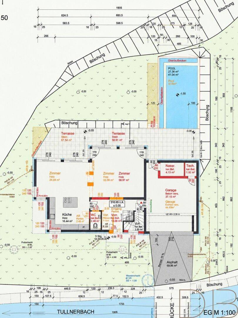Grundriss des Erdgeschosses mit offener Küche, Wohnbereich, Garage und Pool.