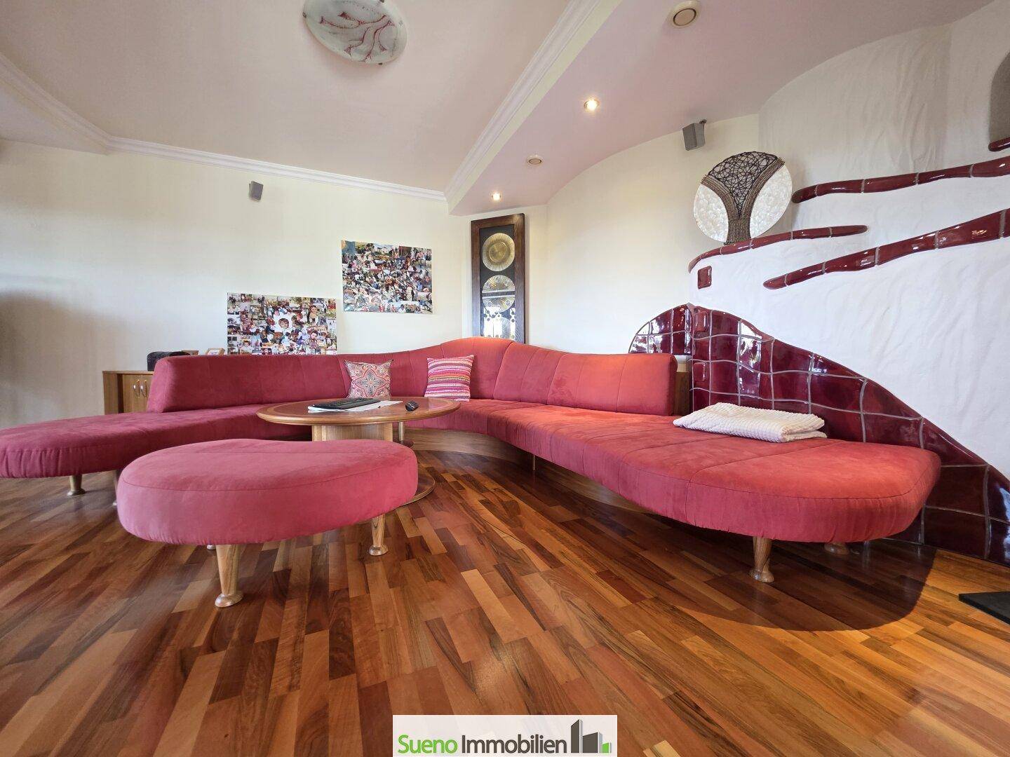 Geräumiges Wohnzimmer