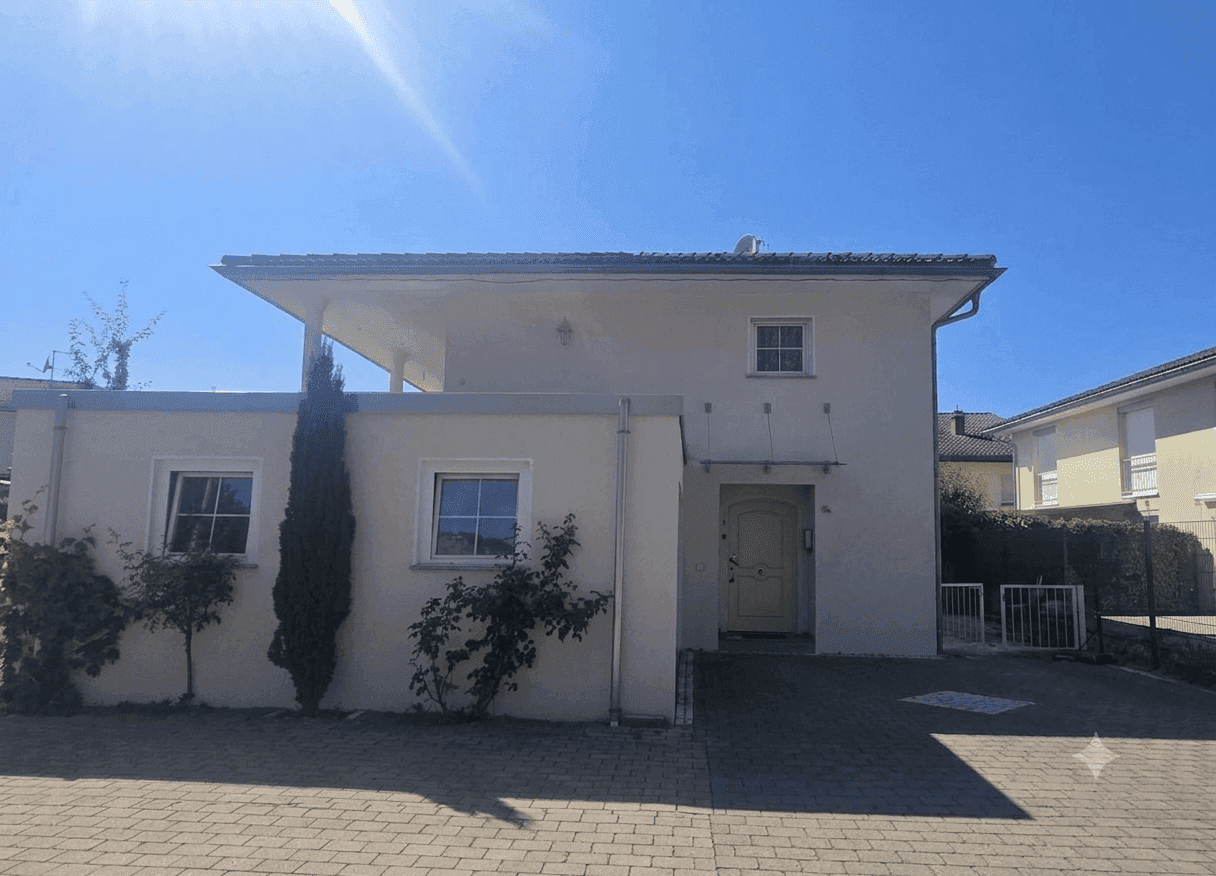 Exklusives Einfamilienhaus mit mediterranem Villencharakter, 2 Wintergärten und Doppelgarage – pohled 2