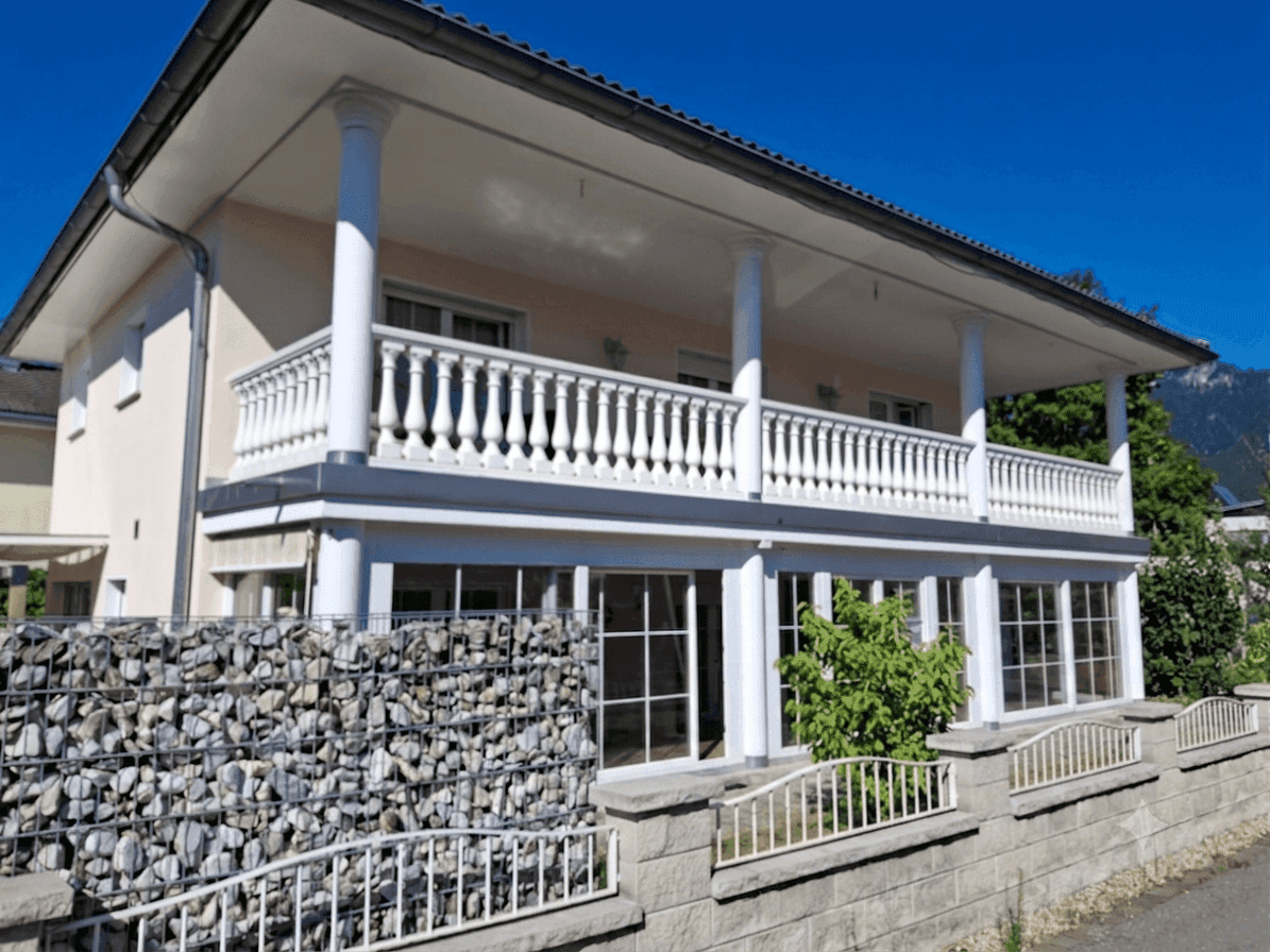Exklusives Einfamilienhaus mit mediterranem Villencharakter, 2 Wintergärten und Doppelgarage – pohled 3