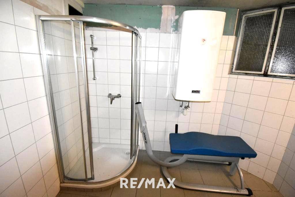 Dusche im Keller