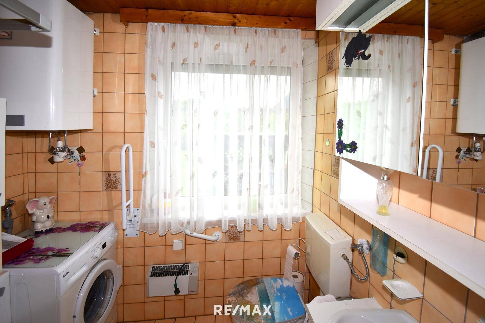 Bad mit Dusche im EG