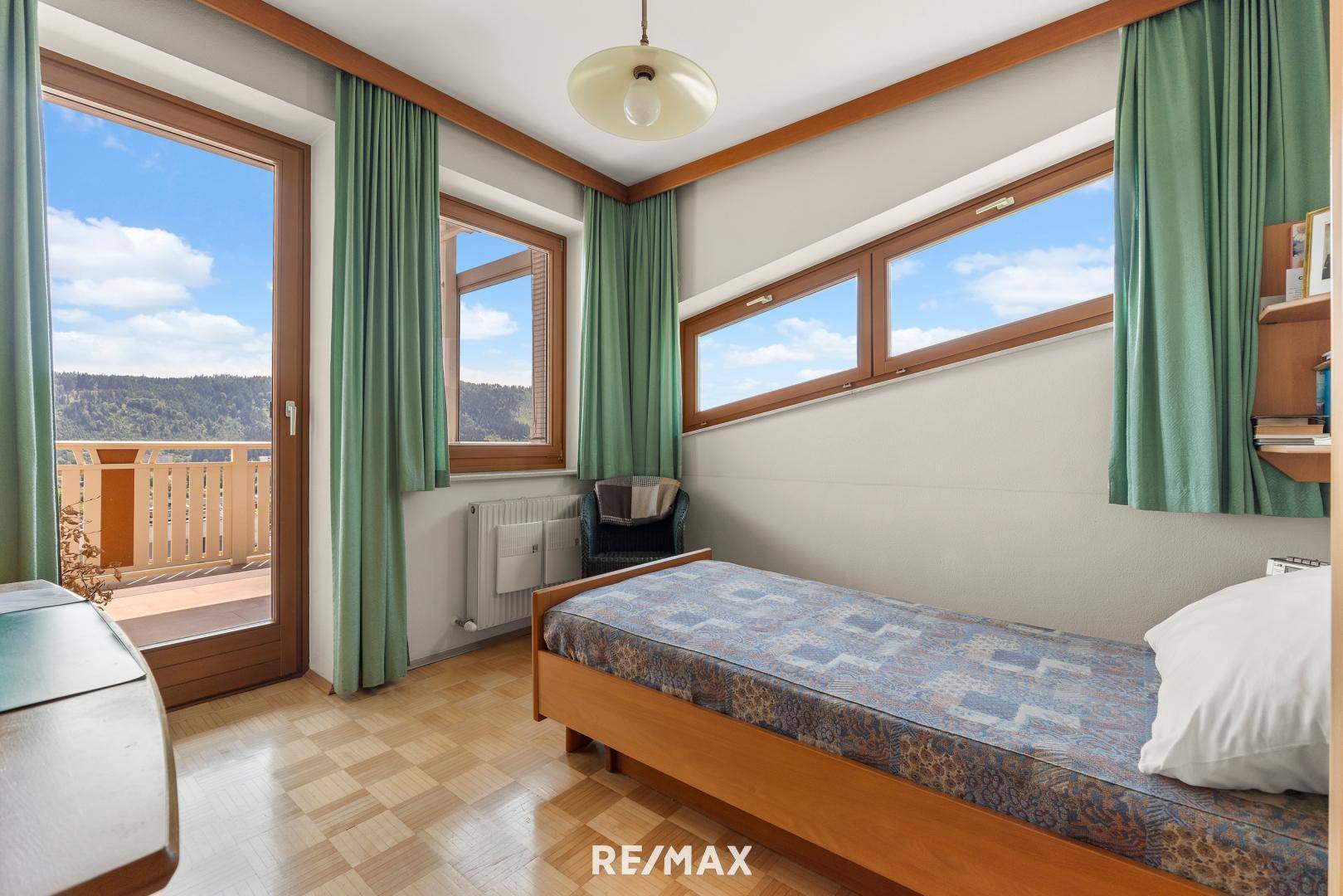 Schlafzimmer 1