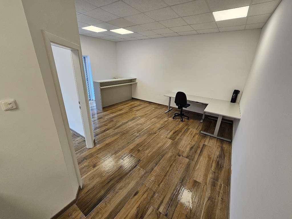 Büro, Geschäft, Lager, Wohnung – další