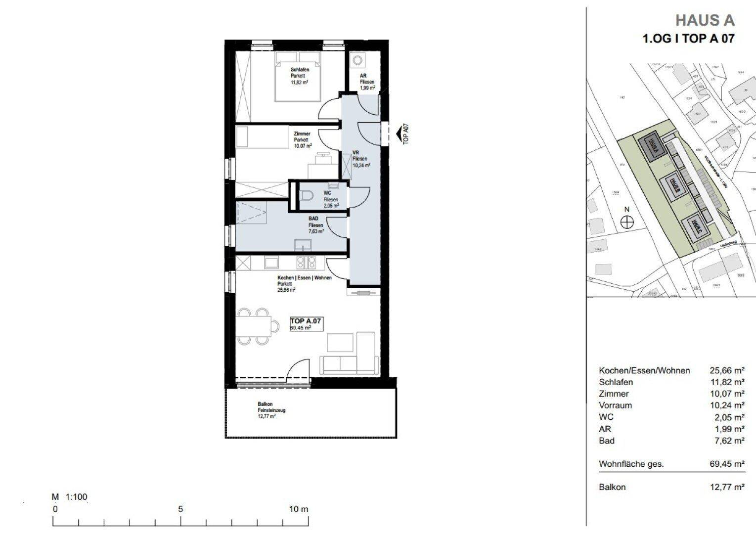 Grundriss der Wohnung TOP A 07 im ersten Obergeschoss mit offenem Wohnbereich und Balkon.