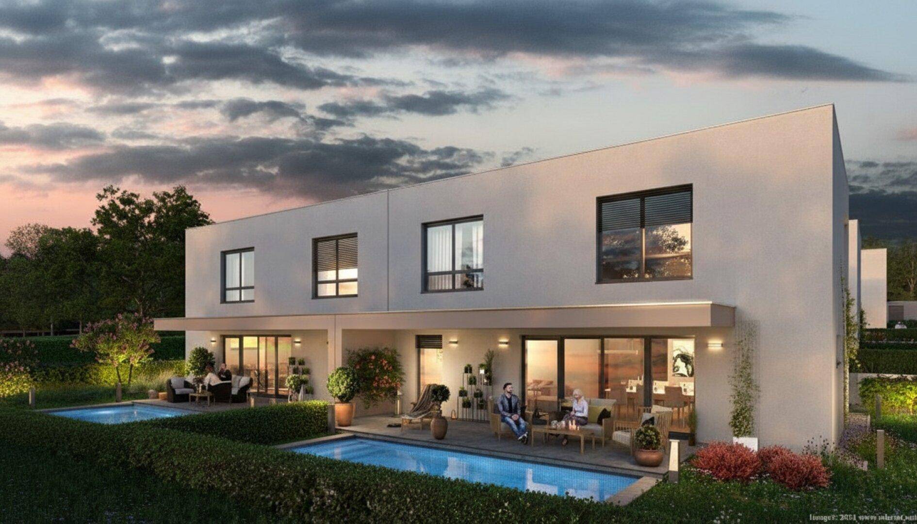 Rückansicht moderner Reihenhäuser mit privaten Terrassen und Pools im Gartenbereich.