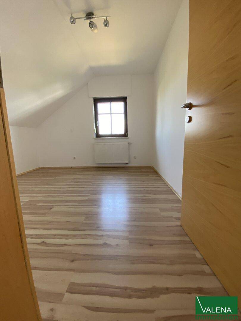 geräumiges Kinderzimmer