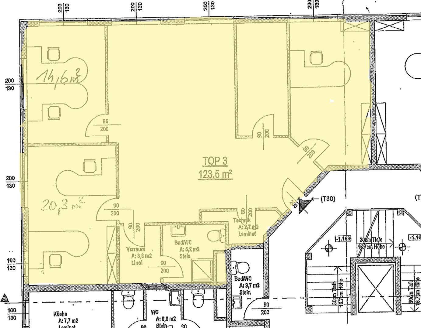 Grundriss der Einheit TOP 3 mit einer Fläche von 123,5 m² und mehreren Büroräumen.