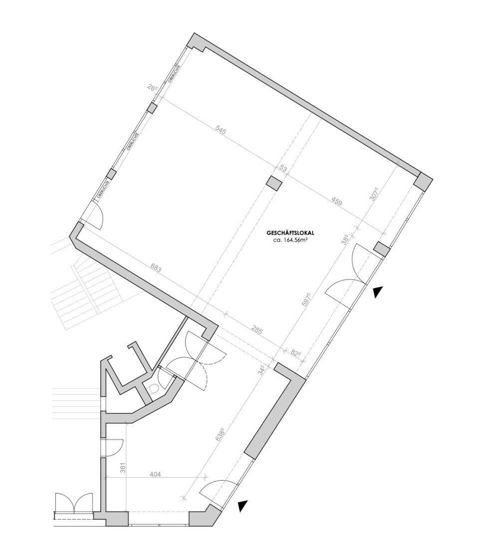 Grundriss eines Geschäftslokals mit einer Fläche von ca. 164.56m², das eine offene Raumaufteilung und mehrere Fenster zeigt.