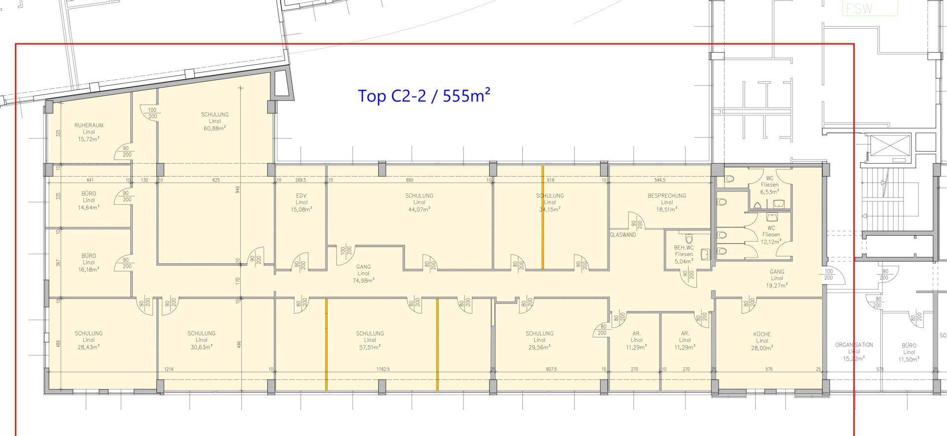 Detaillierter Grundriss einer Büroetage mit mehreren Räumen und einer Gesamtfläche von 555m².