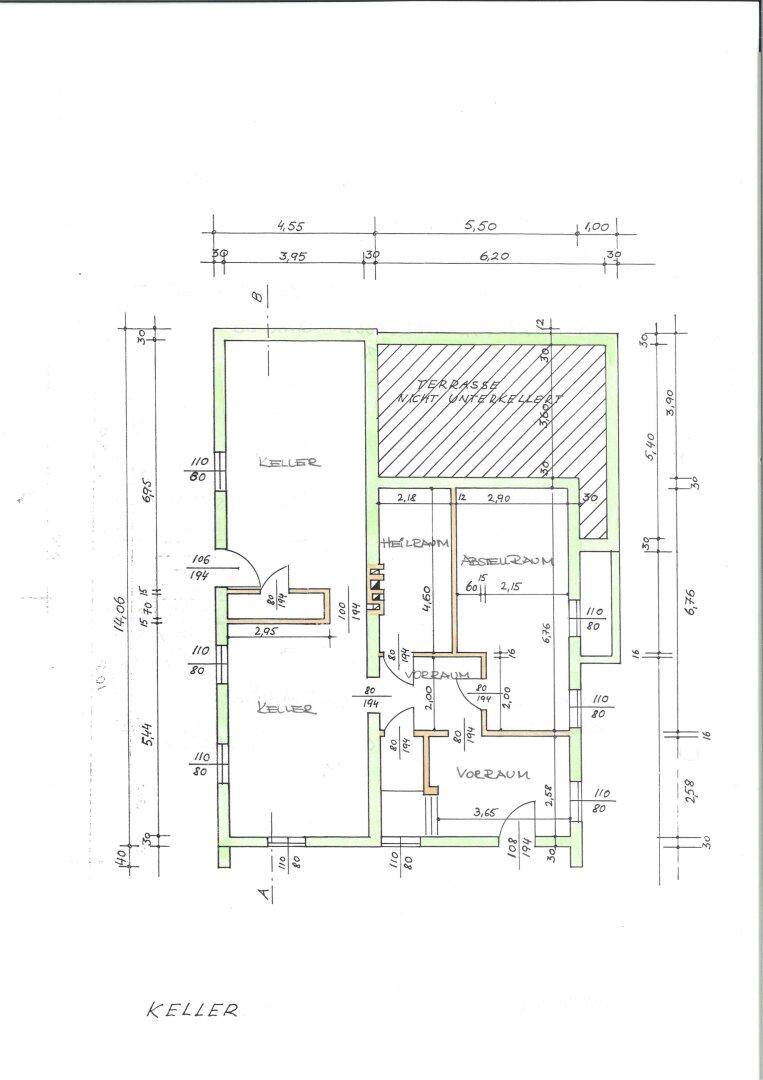 Grundriss des Kellergeschosses mit Abstellräumen und Terrassenbereich.