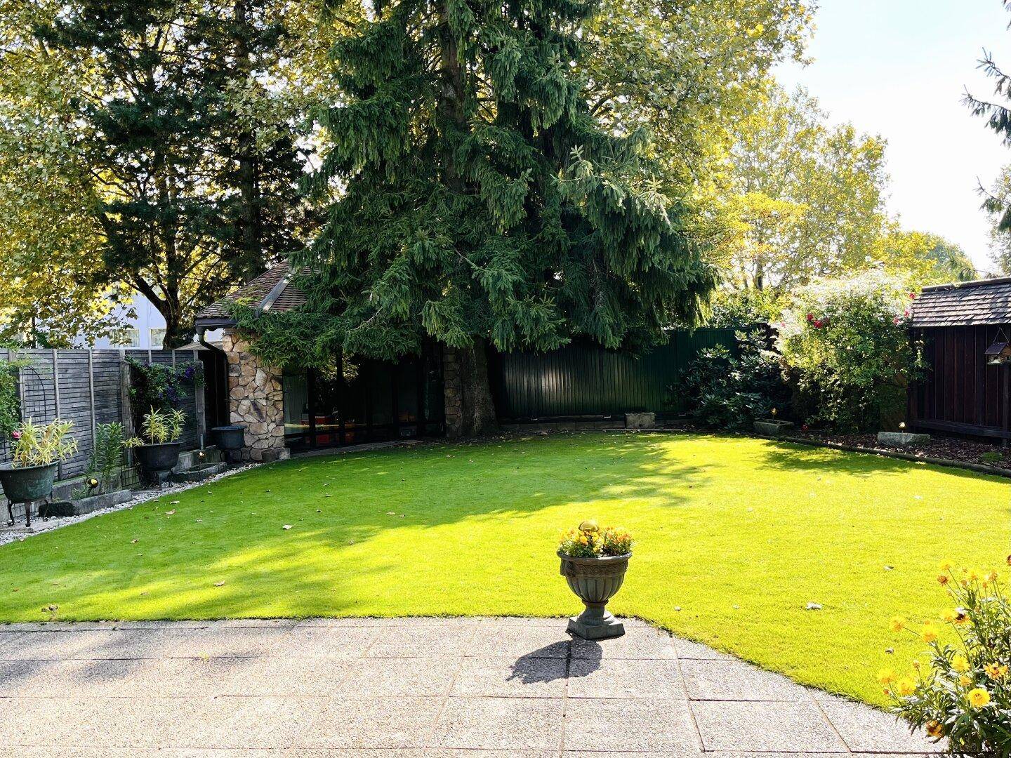 Garten mit Salettl