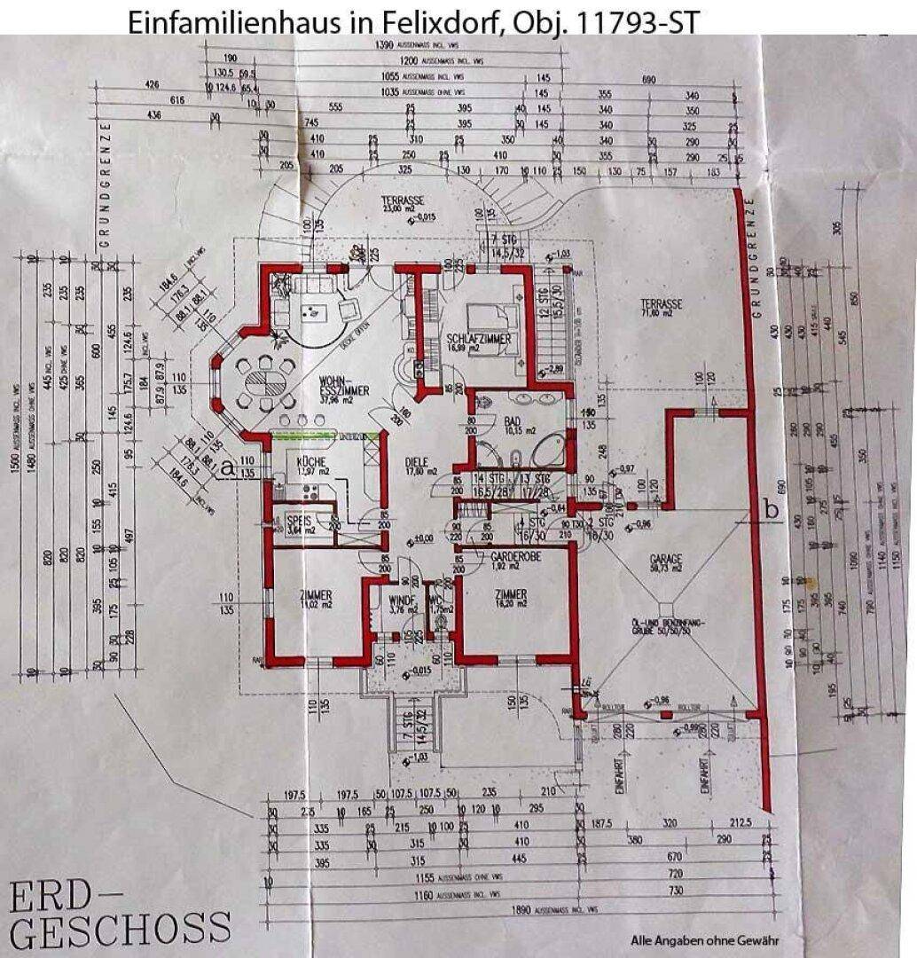 Grundriss des Erdgeschosses mit offenem Wohnbereich, Schlafzimmer, Bad und Terrasse.