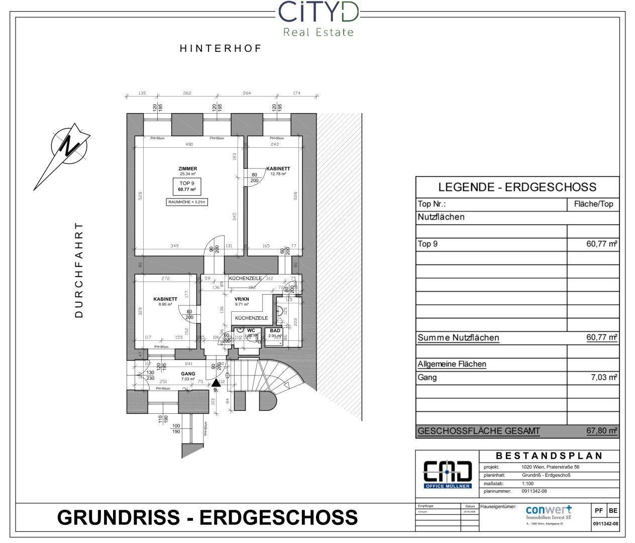 Grundriss des Erdgeschosses mit Zimmern, offener Küchenzeile, Bad mit Dusche und separatem WC.