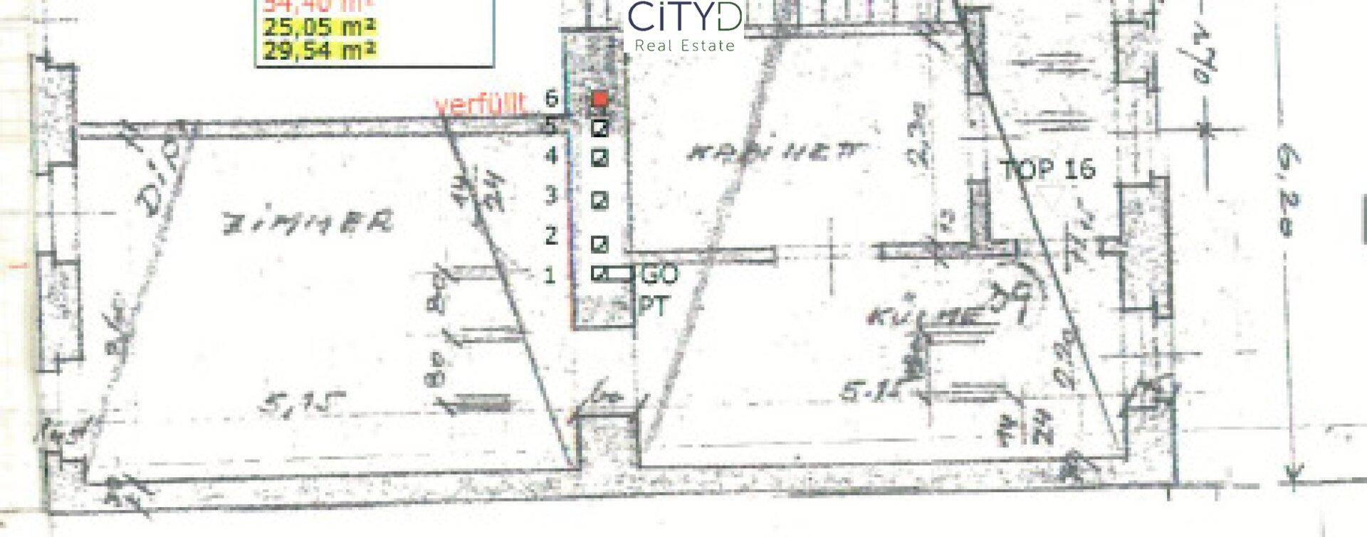 Handgezeichneter Grundriss einer Wohnung mit Zimmer, Kabinett und Küche.