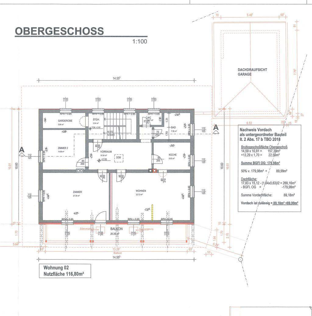 Grundriss des Obergeschosses mit Schlafzimmern, Bad, Balkon und separater Garage.
