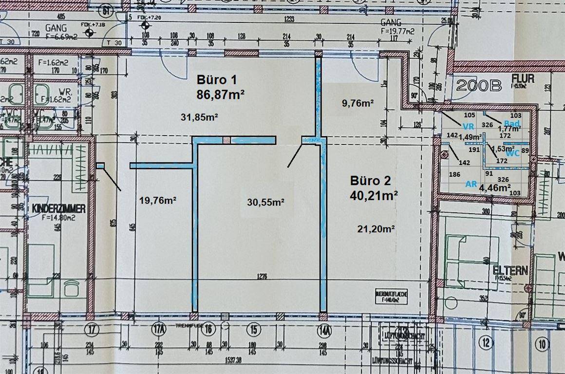 Detaillierter Grundriss mit zwei Büroräumen, Kinderzimmer und Elternschlafzimmer.