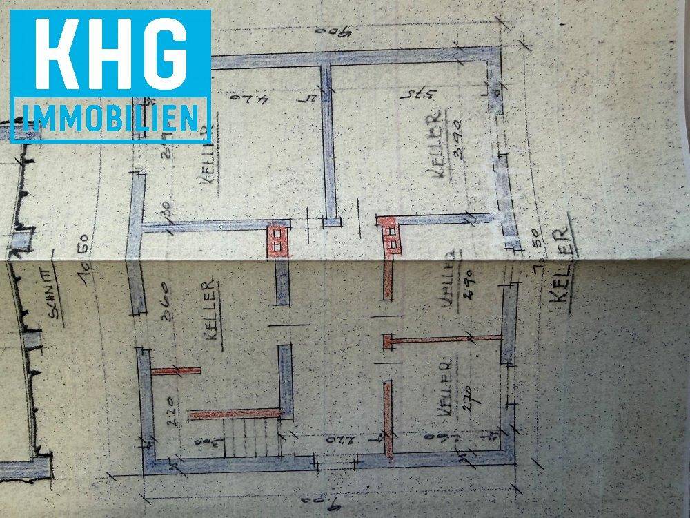 Handgezeichneter Grundriss eines Kellers mit verschiedenen Abteilungen.