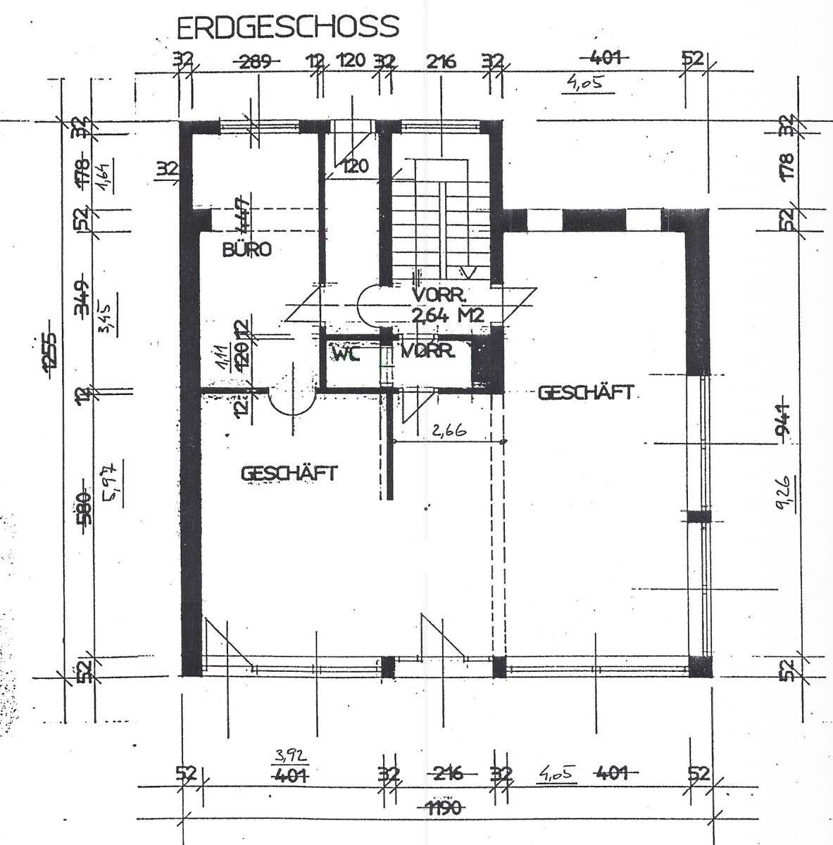 Grundriss des Erdgeschosses mit Ladenflächen, Büro und Sanitärbereich.