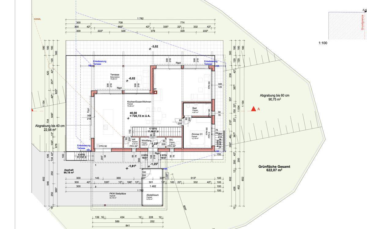 Grundriss des Erdgeschosses mit offenem Wohnbereich, Küche, Essbereich, Terrasse und Balkon.