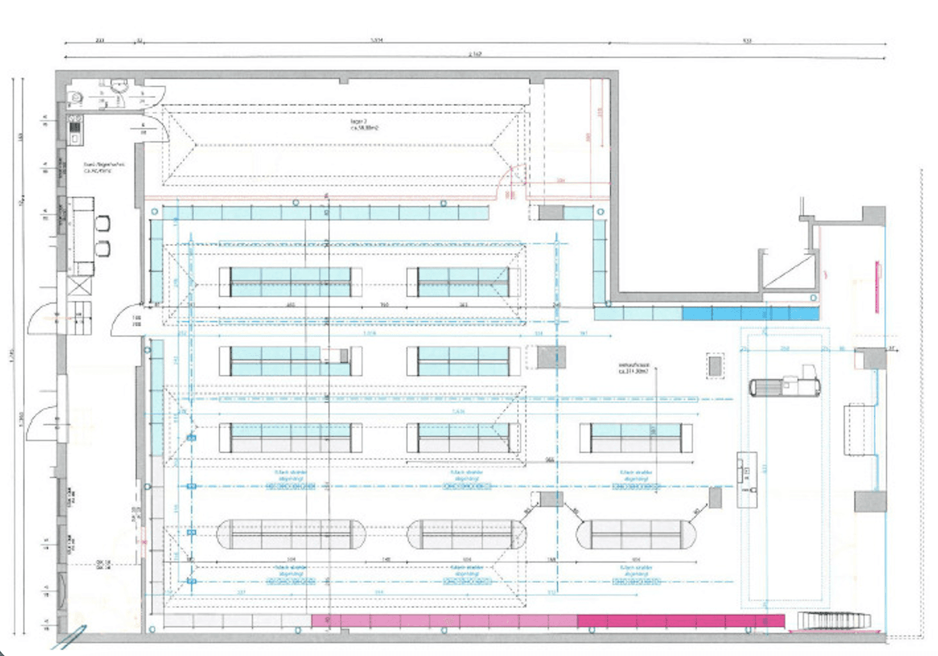 Detaillierter Grundriss einer Gewerbefläche mit verschiedenen Bereichen und Einrichtungsdetails.