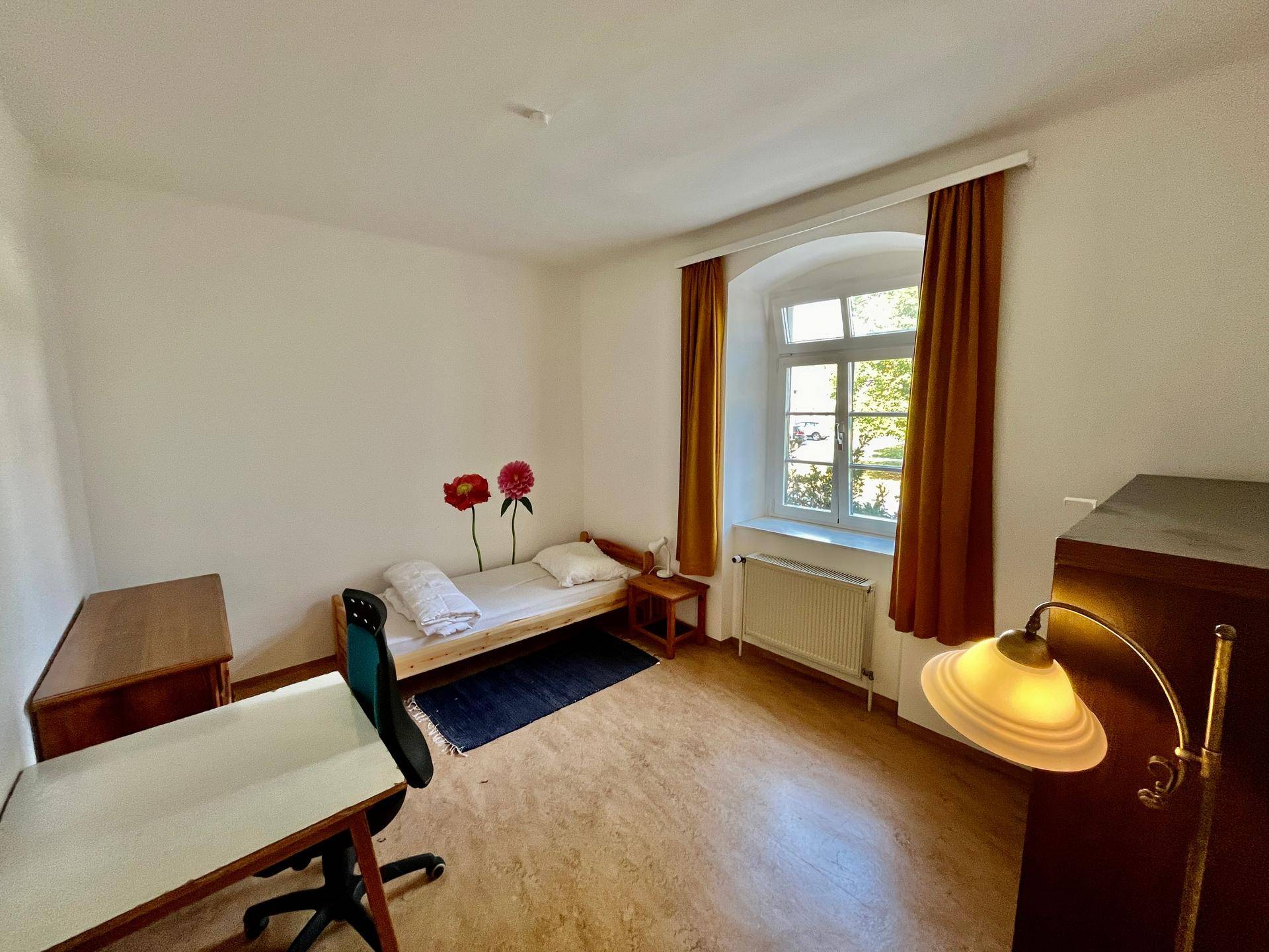 Schlafzimmer 1