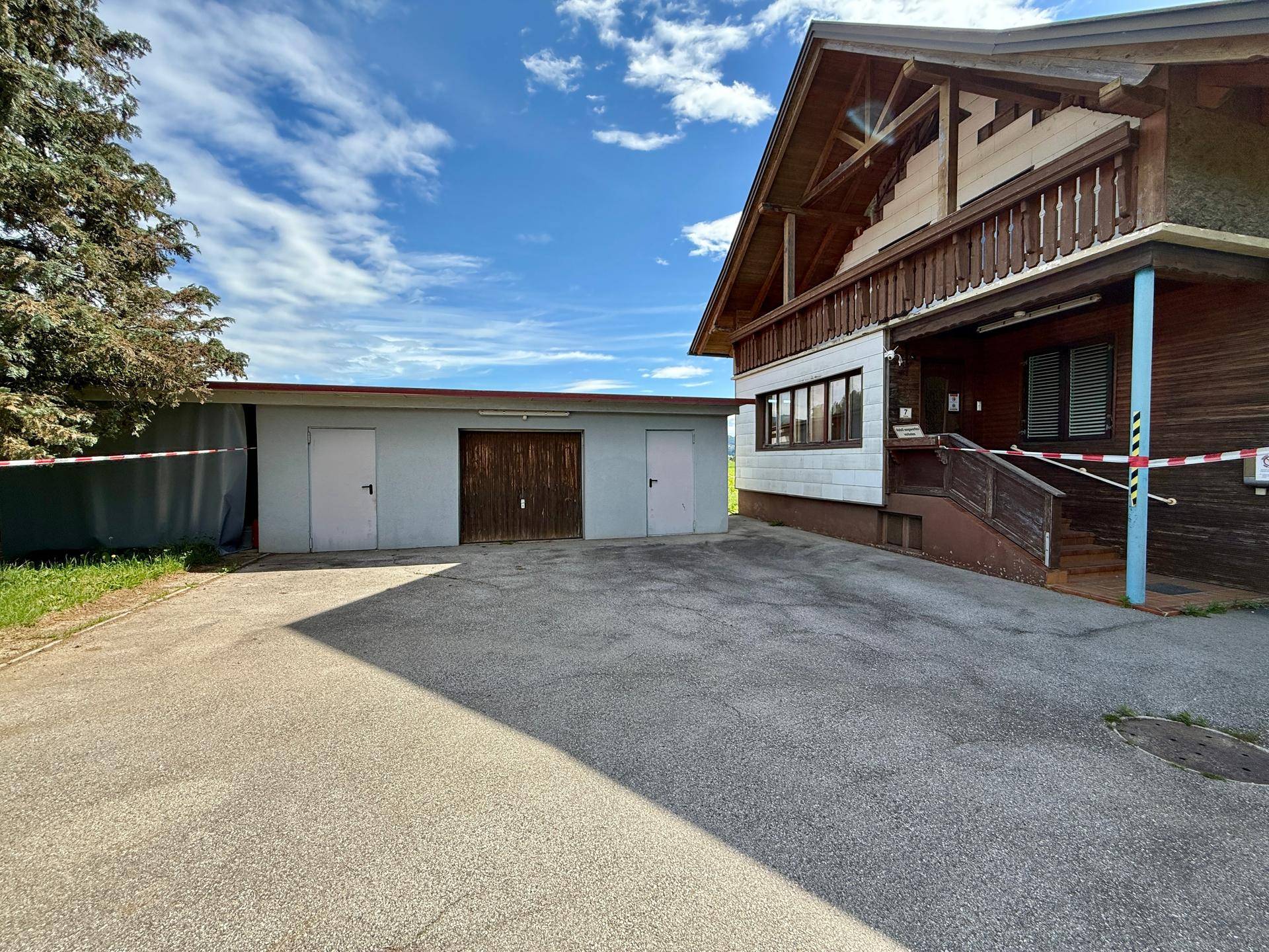 Garage/Carport